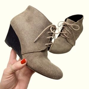 NIB Sole society so-Delma lace up “suede” bootie. Army green. 6.5 never worn.